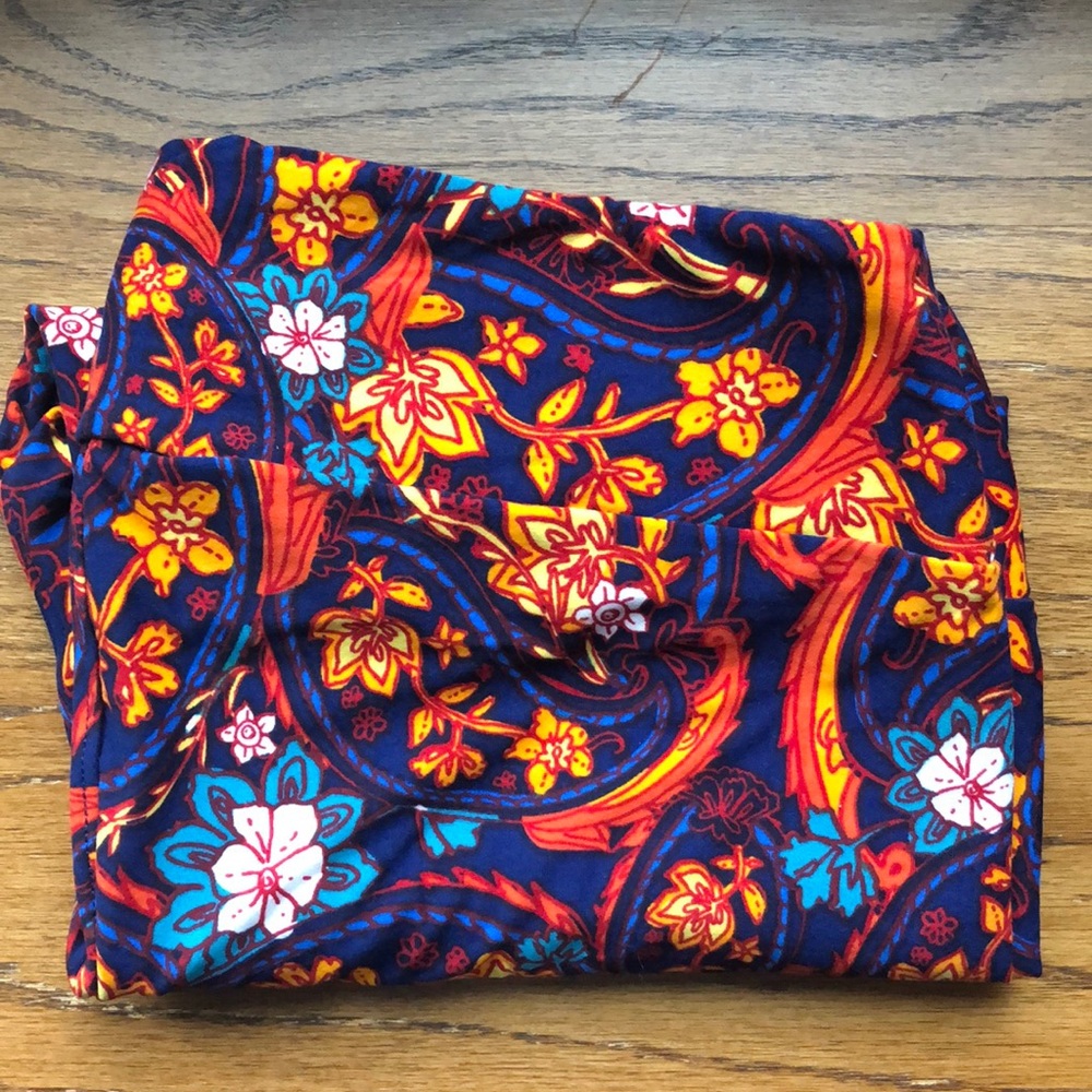 Super fun Lularoe TC leggings - never worn